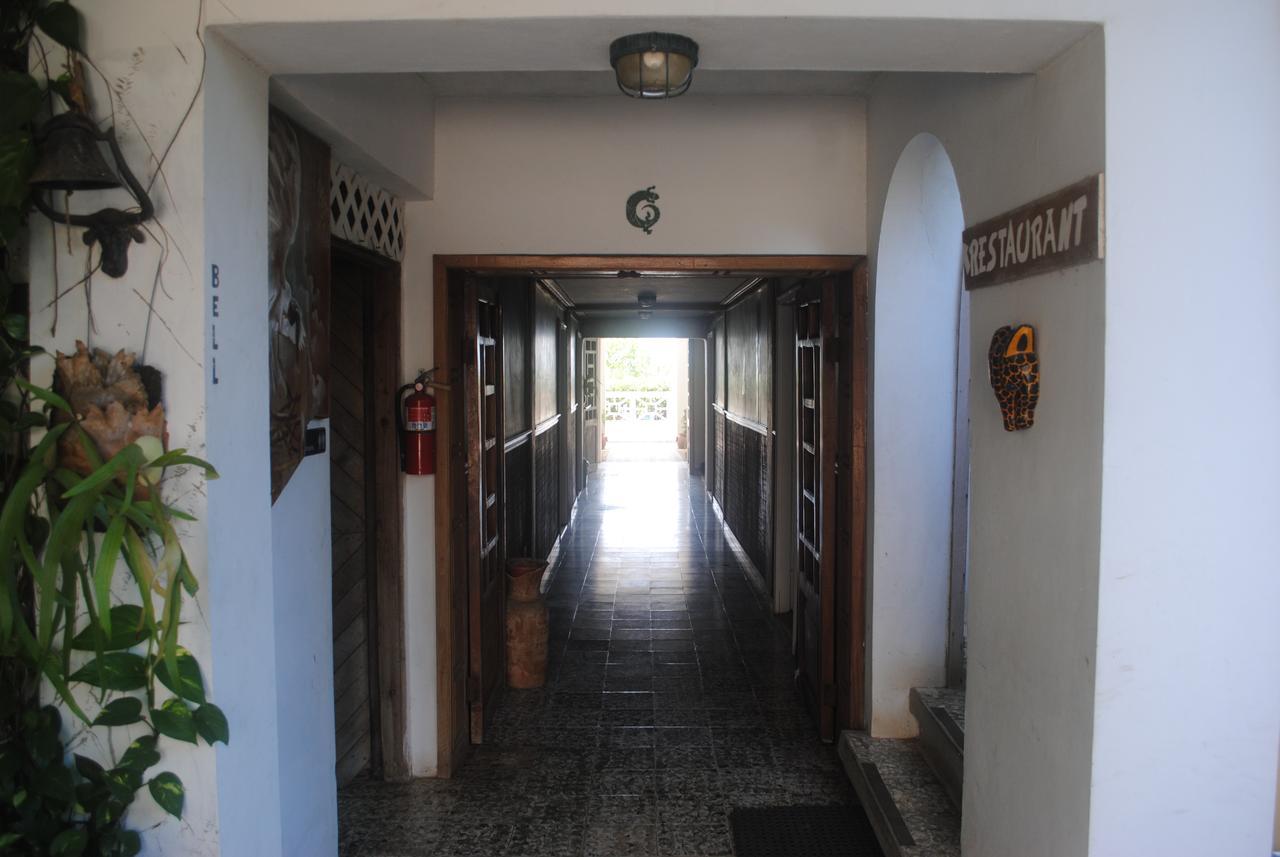 The Sea Front Inn 푼타 고르다 외부 사진