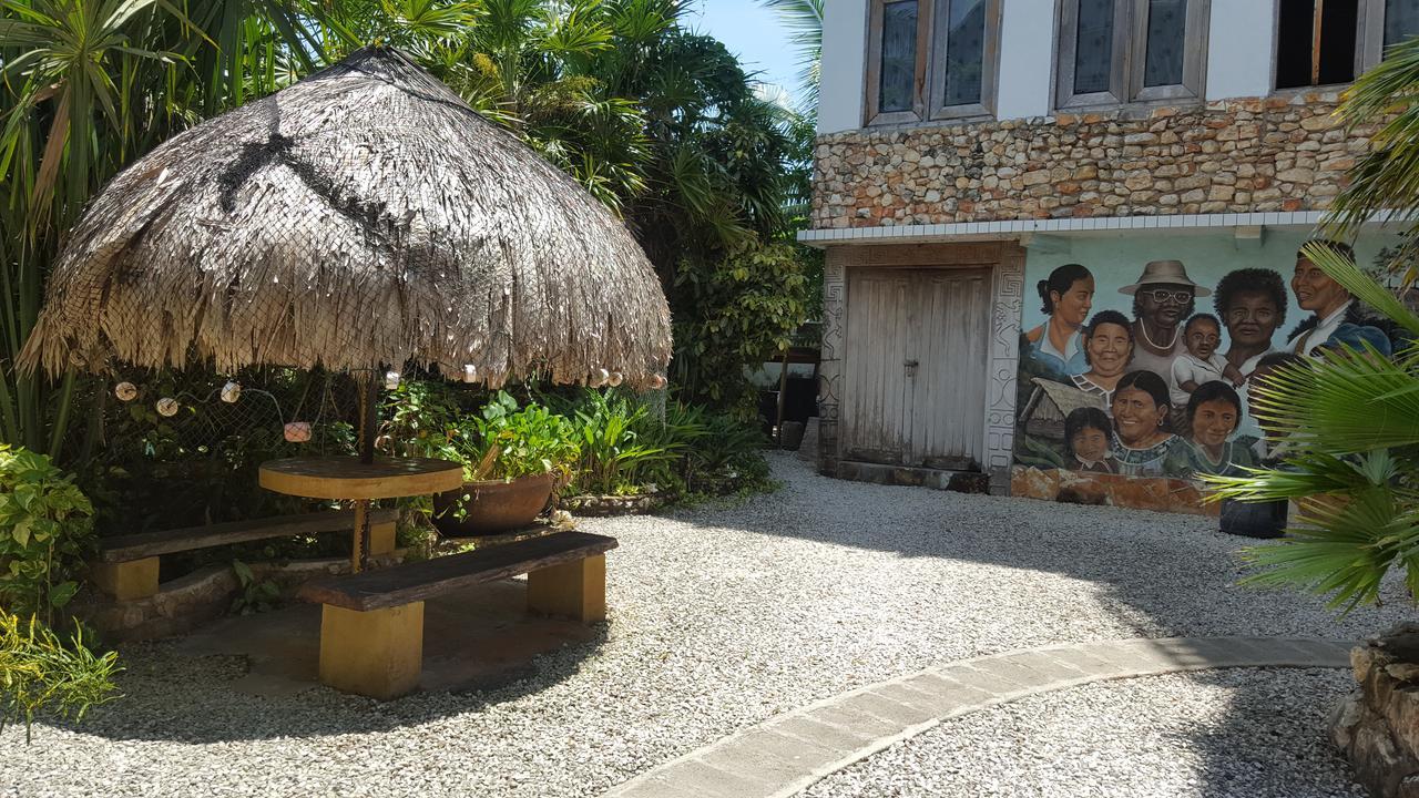The Sea Front Inn 푼타 고르다 외부 사진