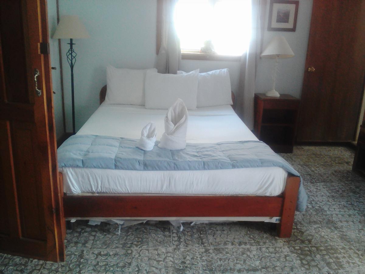 The Sea Front Inn 푼타 고르다 외부 사진